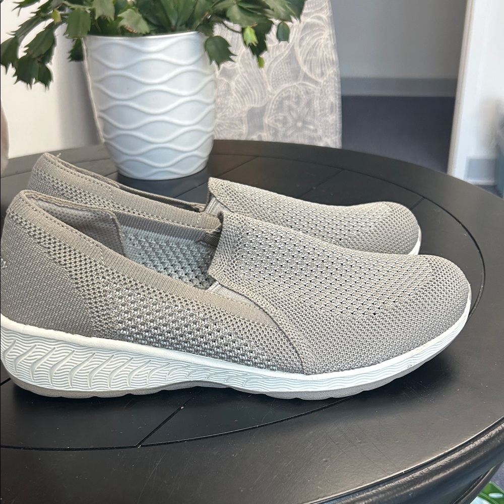 Skechers Slip-On Knit Walking Sneakers - Light Gray/Tan Size 9 - Picture 4 of 7
